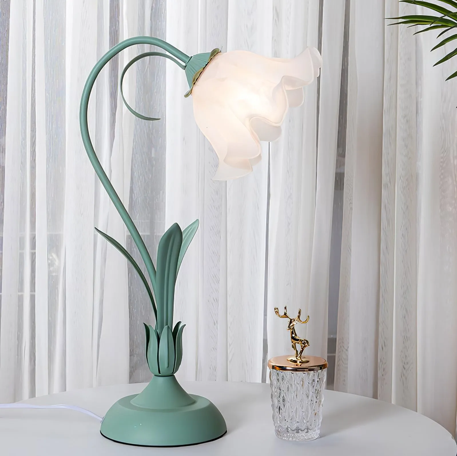 Vintage Adjustable Flower Table Lamp