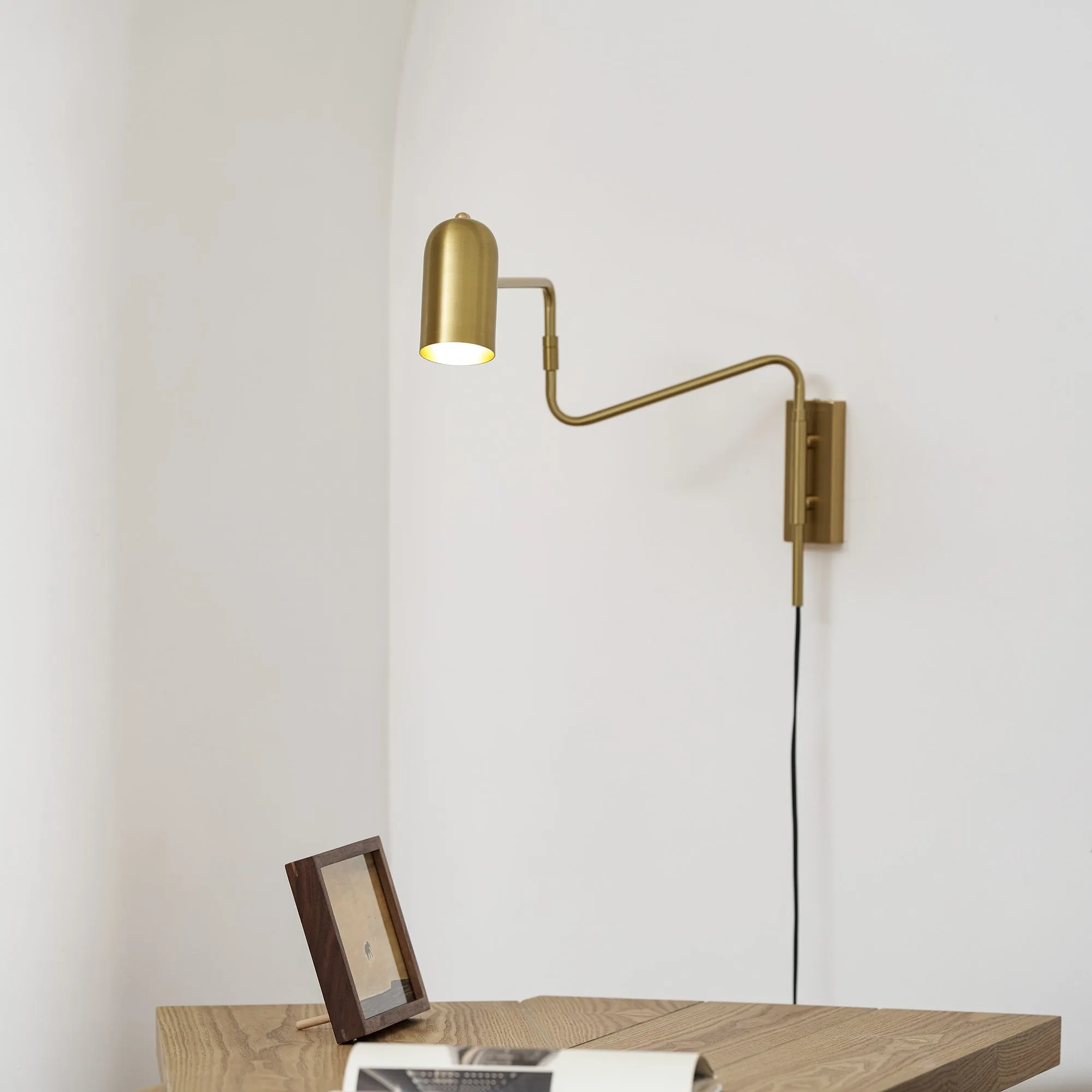 Adjustable Arm Plug In Wall Lamp T1595