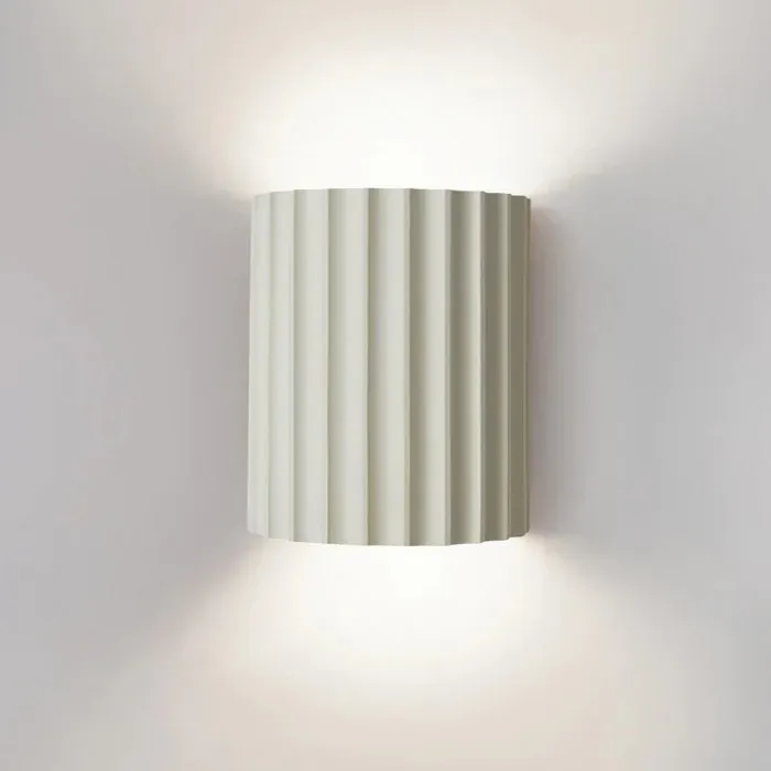 Ribbed Resin Design - Minimalist Wall Light for Modern Interior Spaces S104