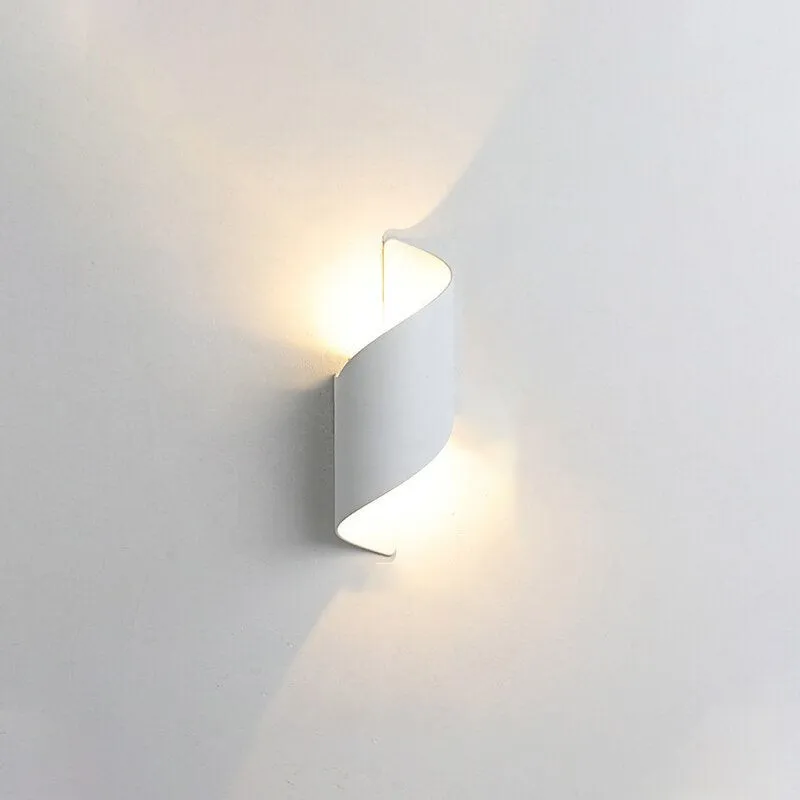 Modern Curl Twisted LED Wall Light M38
