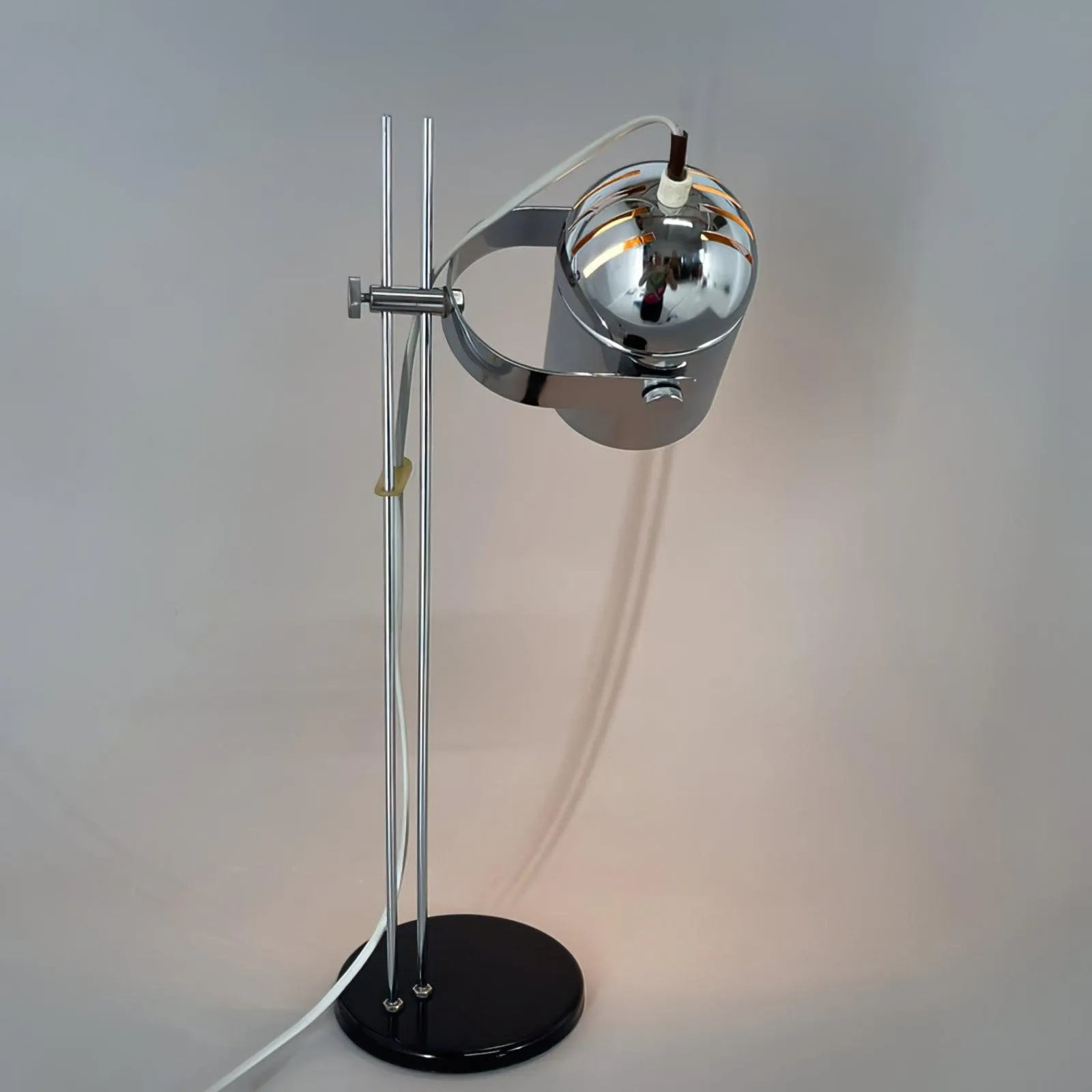 Adjusta Liftable Desk Lamp T1594