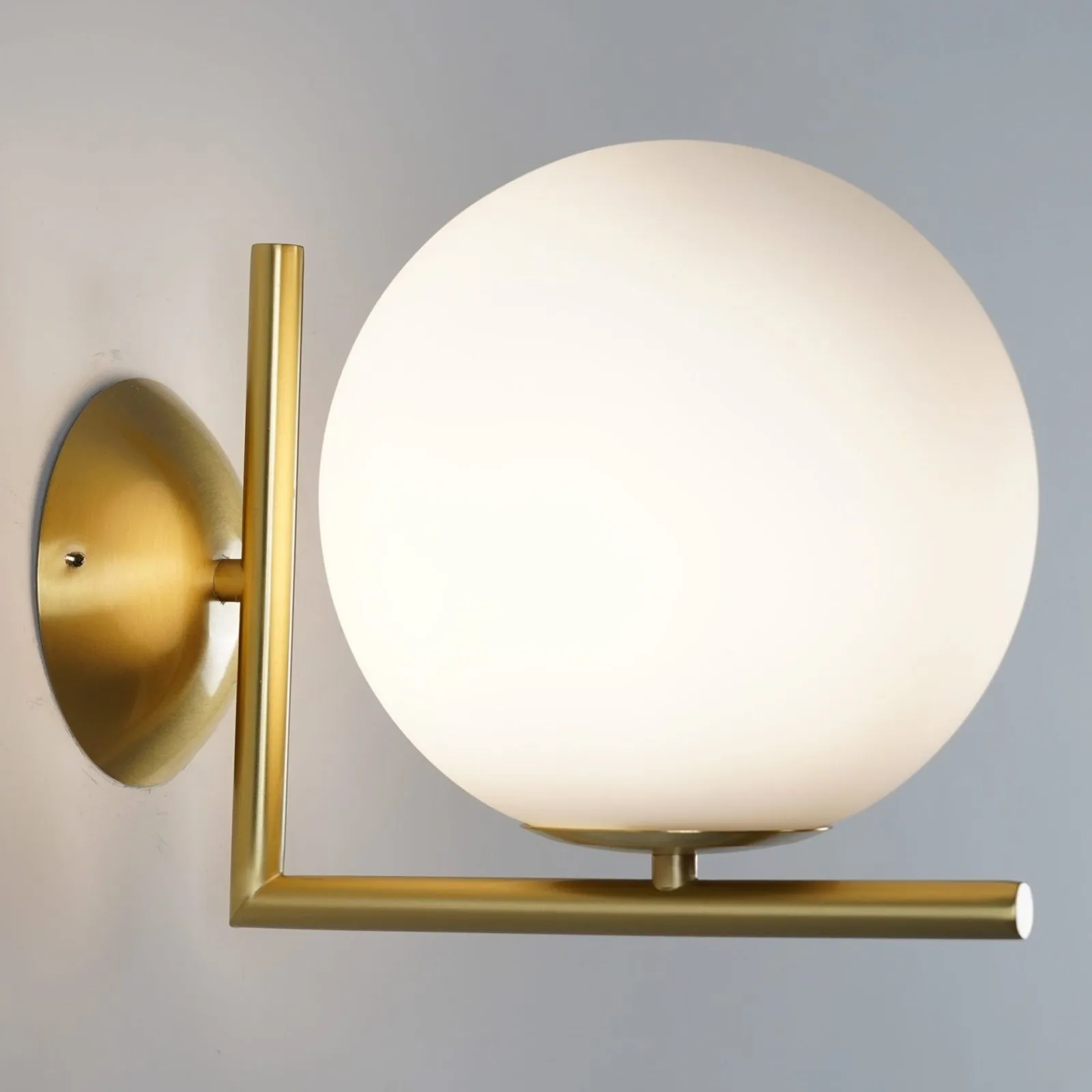 Iscalia Wall/Ceiling Light – Globe Design for Living Room