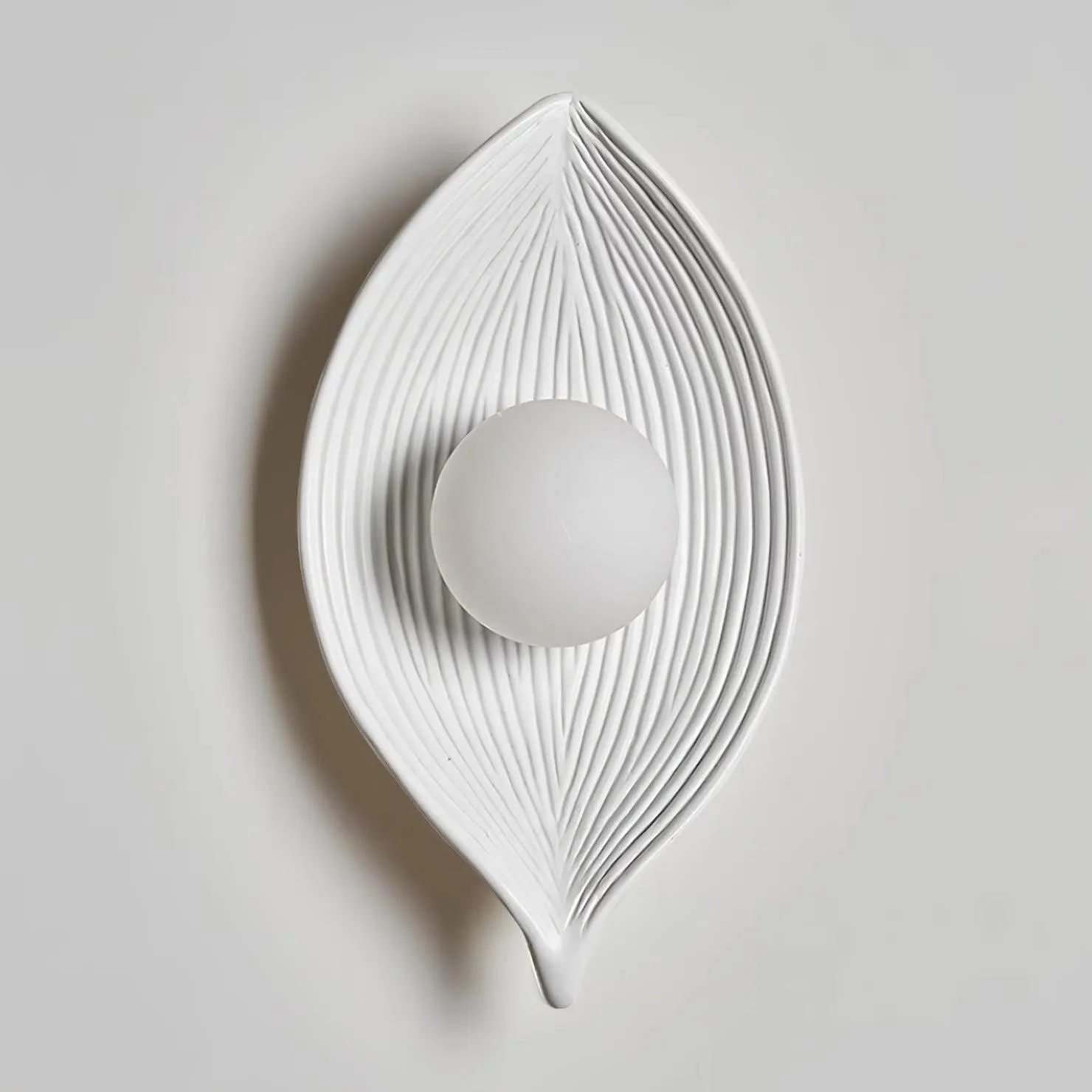 Contemporary Nordic Leaf Resin Wall Light M268