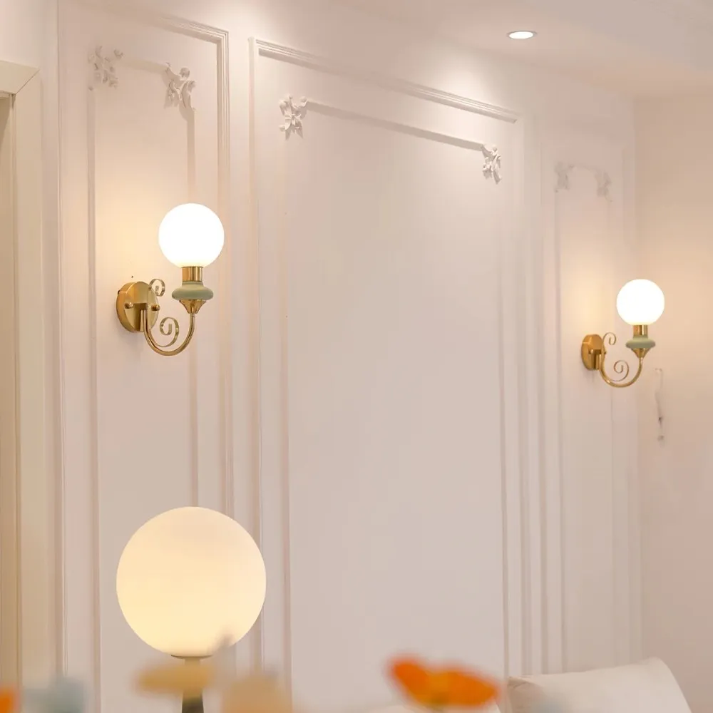 Elegant Wall Lamp with Sculptural Glow and Architectural Form S220