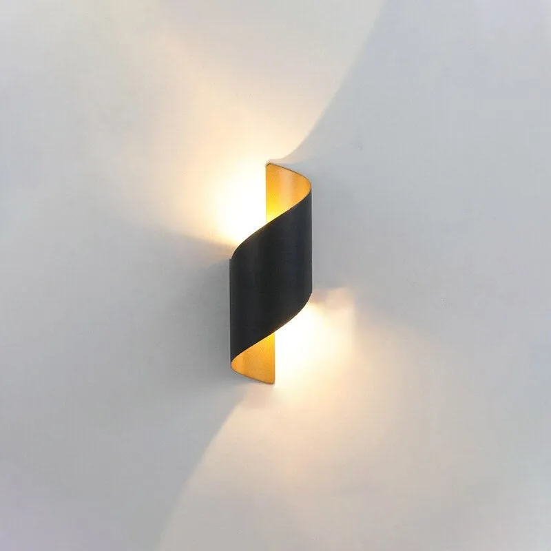Modern Curl Twisted LED Wall Light M38
