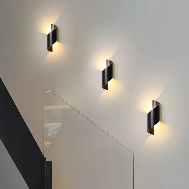 Modern Curl Twisted LED Wall Light M38