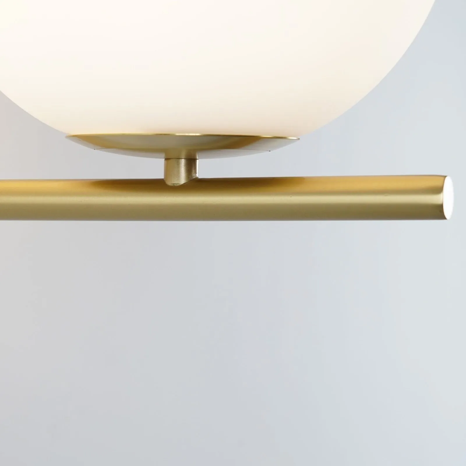 Iscalia Wall/Ceiling Light – Globe Design for Living Room
