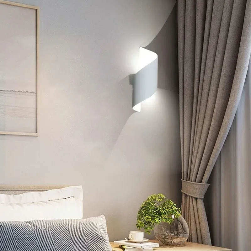 Modern Curl Twisted LED Wall Light M38
