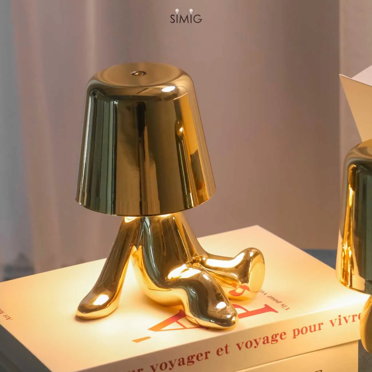 Aurabrova Human Figure Table Lamp - Modern Sculptural Design for Living Room