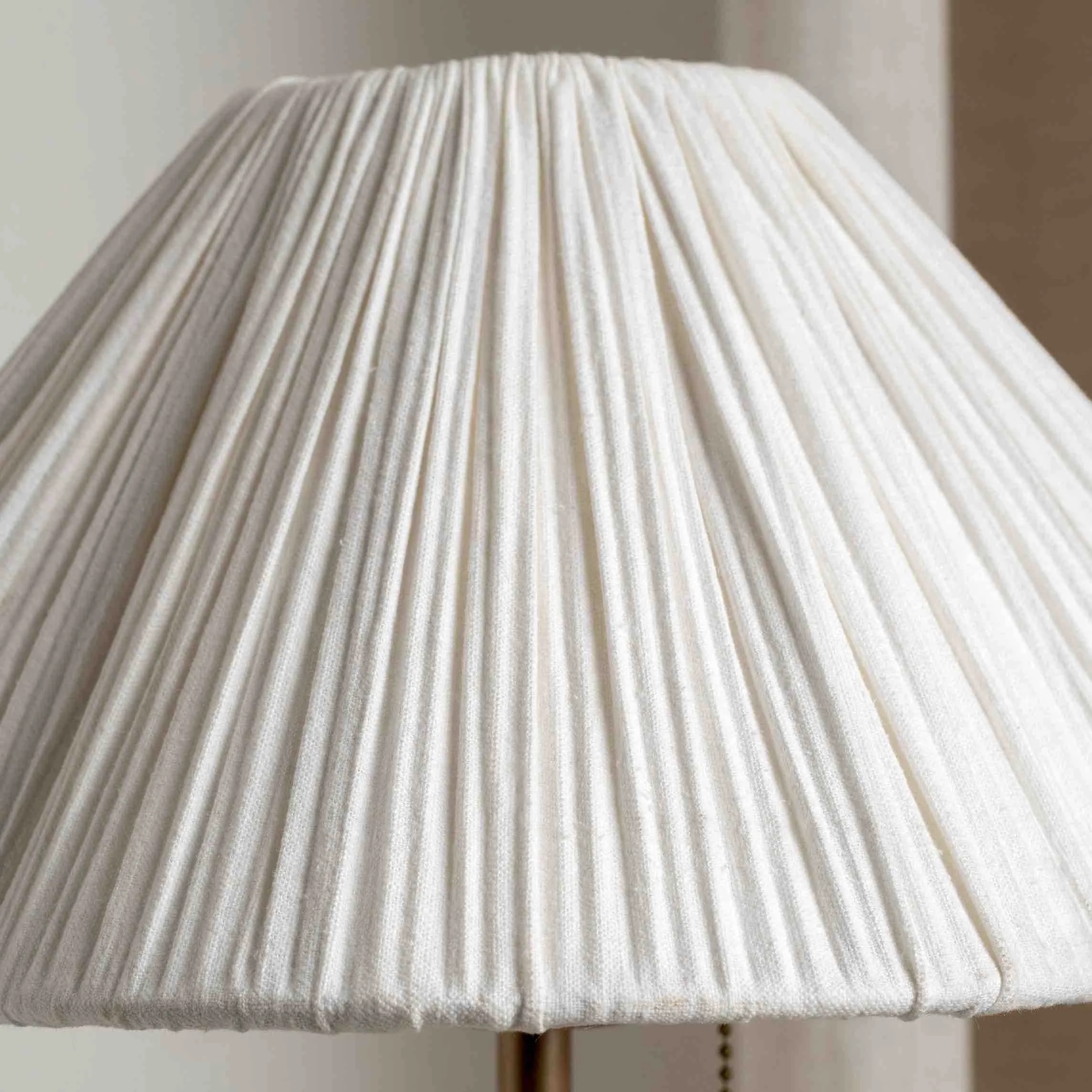 Blossine Pleated Shade Table Lamp – Classic Living Room Lighting T444