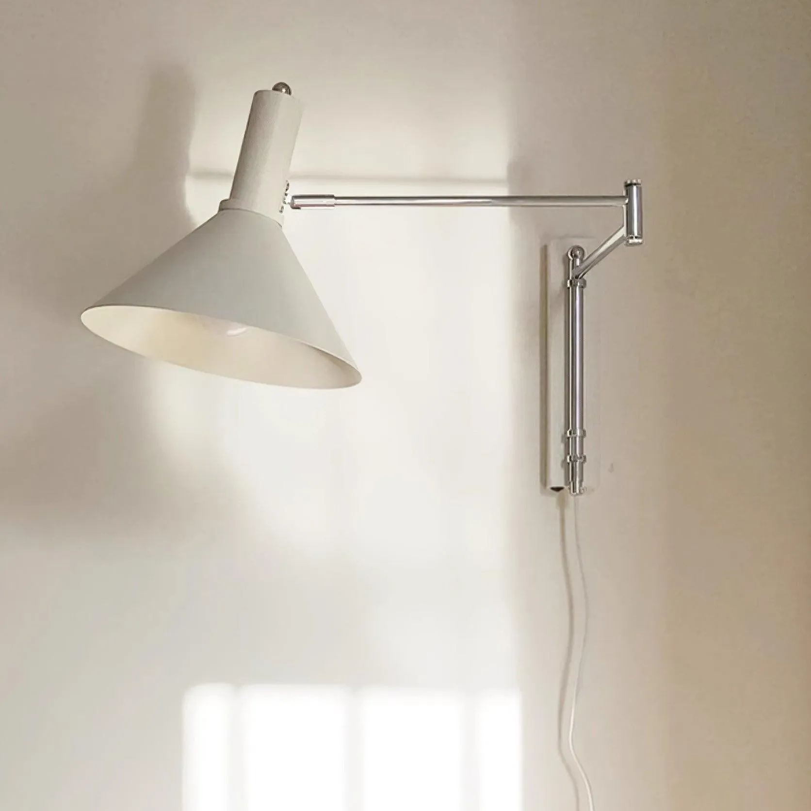 Classic Modern Swing Arm Adjustable Bedside Reading Wall Lamp M19