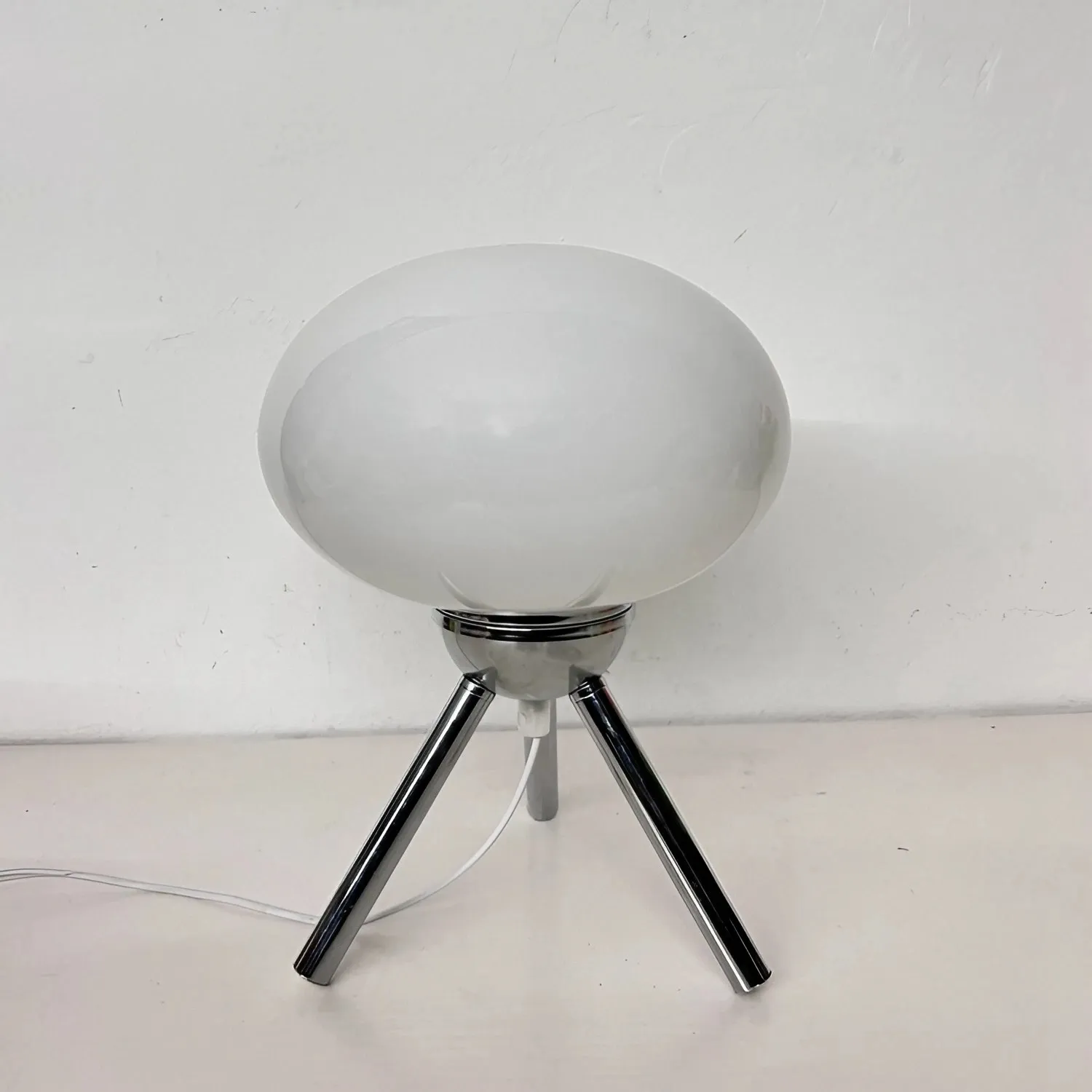 Bauhaus Tripod Glass Table Lamp S25