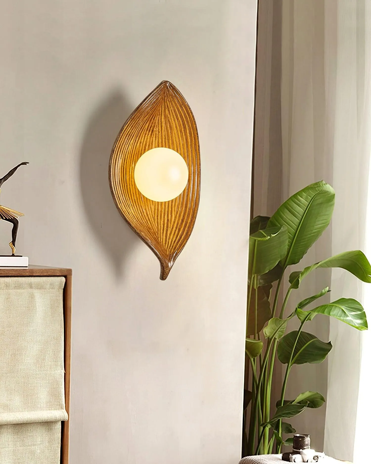 Contemporary Nordic Leaf Resin Wall Light M268