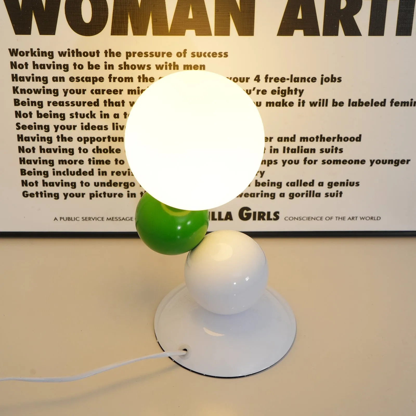 Colorful Design Acrylic Ball Table Lamp M101