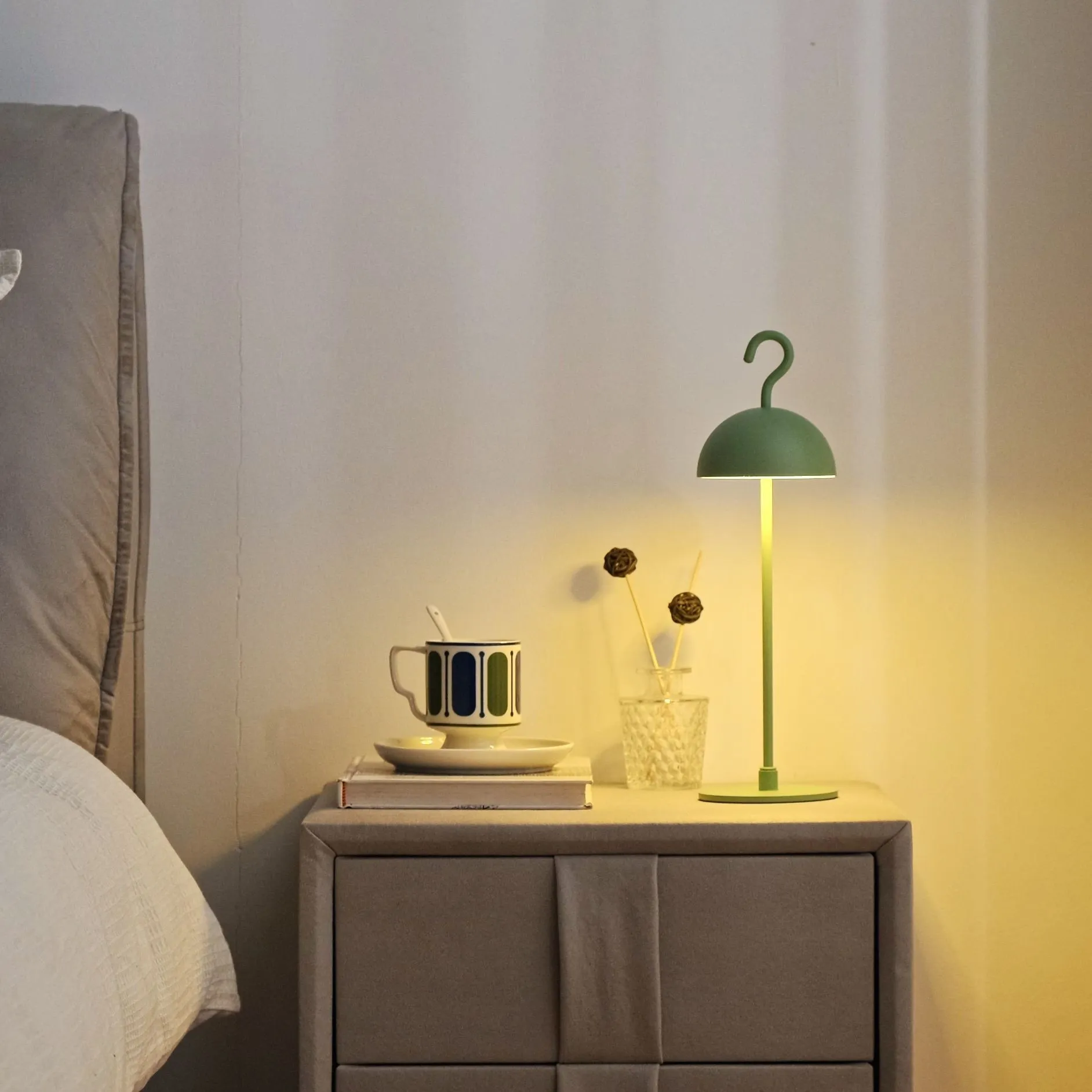 Macaron Wireless Rechargeable Portable Metal Table Lamp S202