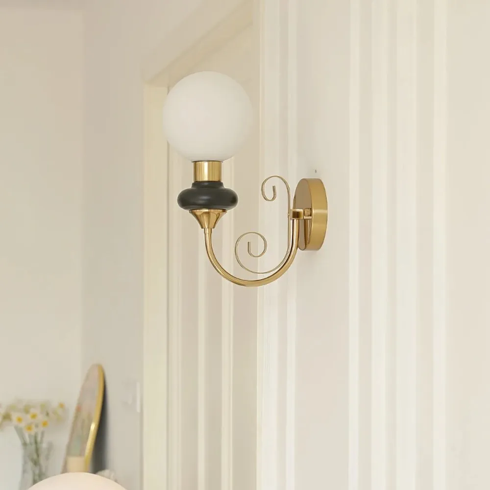 Elegant Wall Lamp with Sculptural Glow and Architectural Form S220