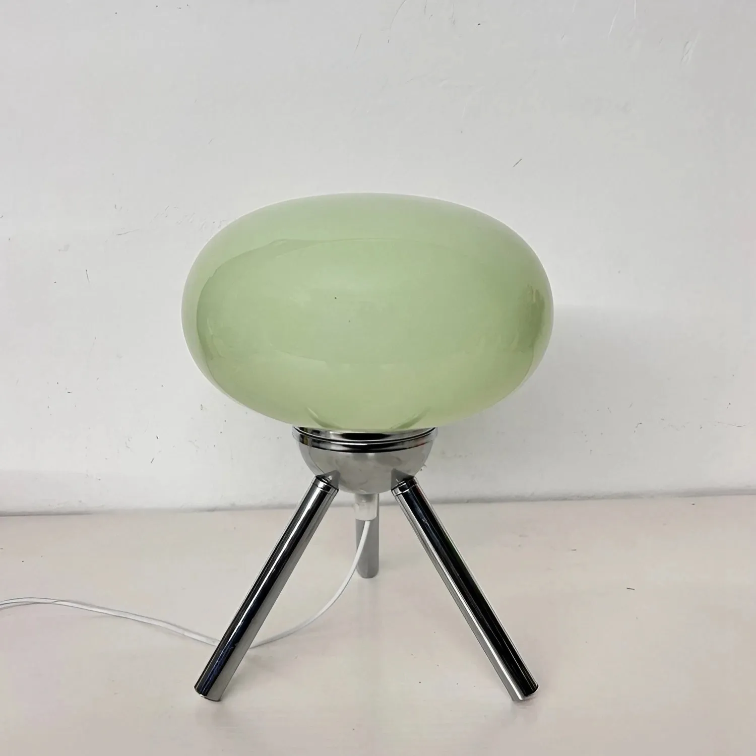 Bauhaus Tripod Glass Table Lamp S25