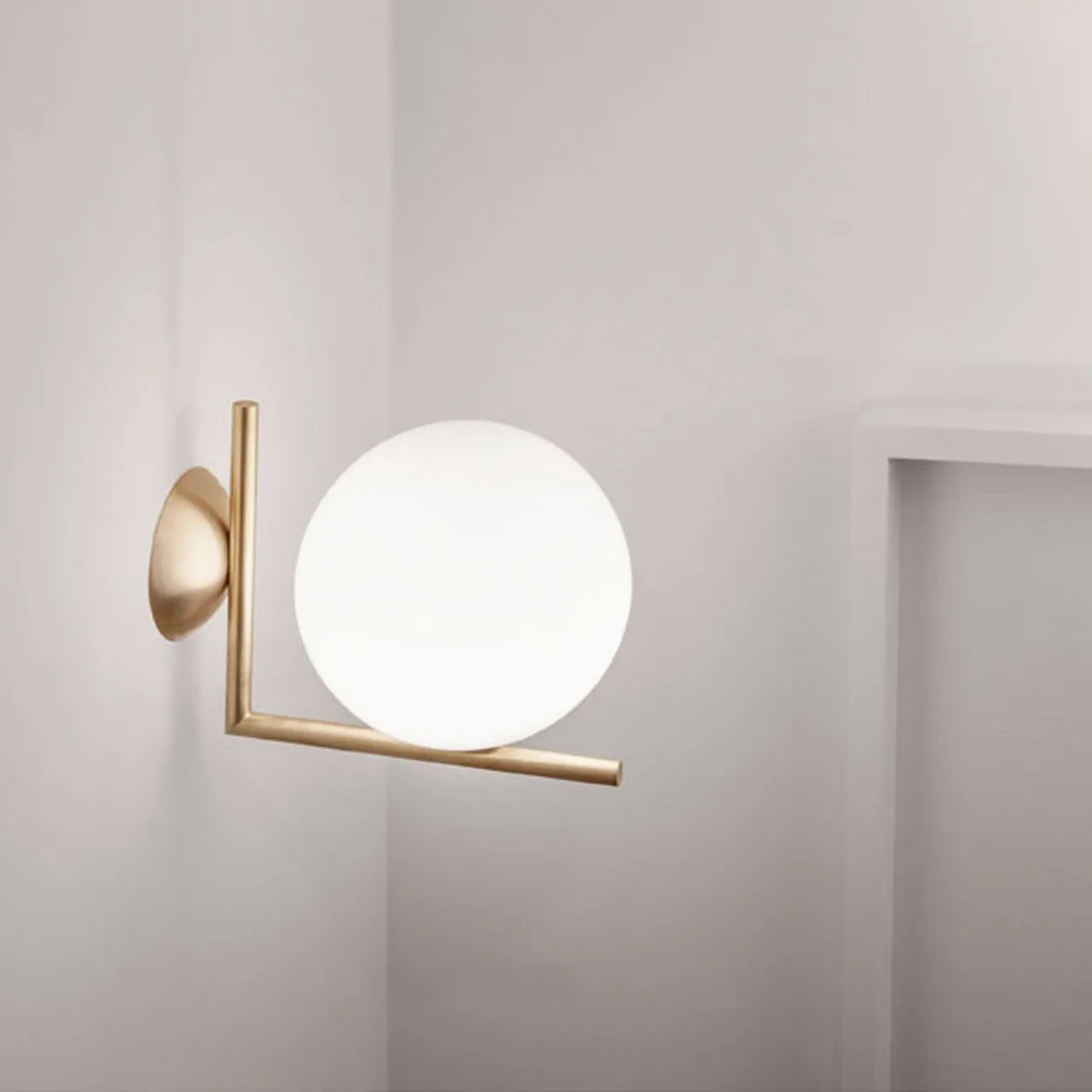 Iscalia Wall/Ceiling Light – Globe Design for Living Room