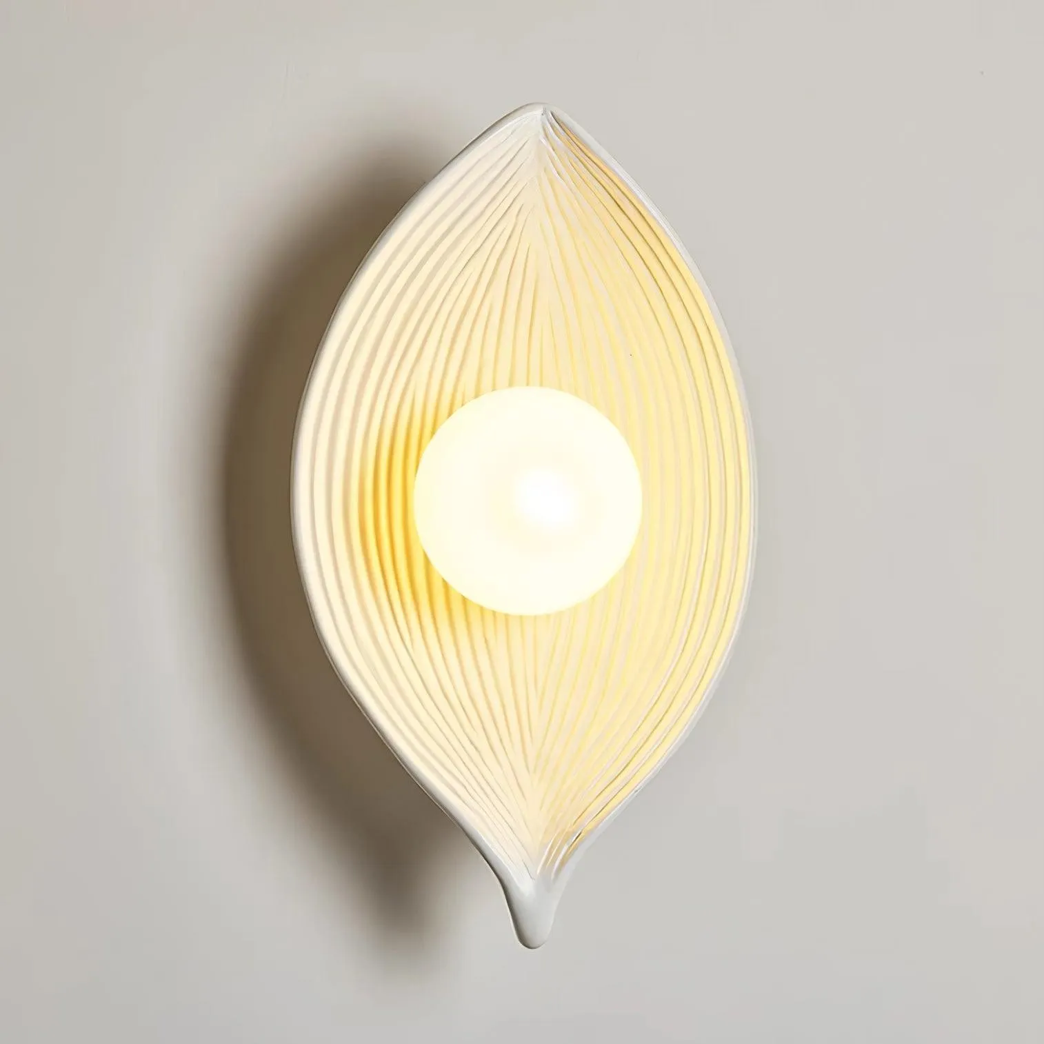 Contemporary Nordic Leaf Resin Wall Light M268