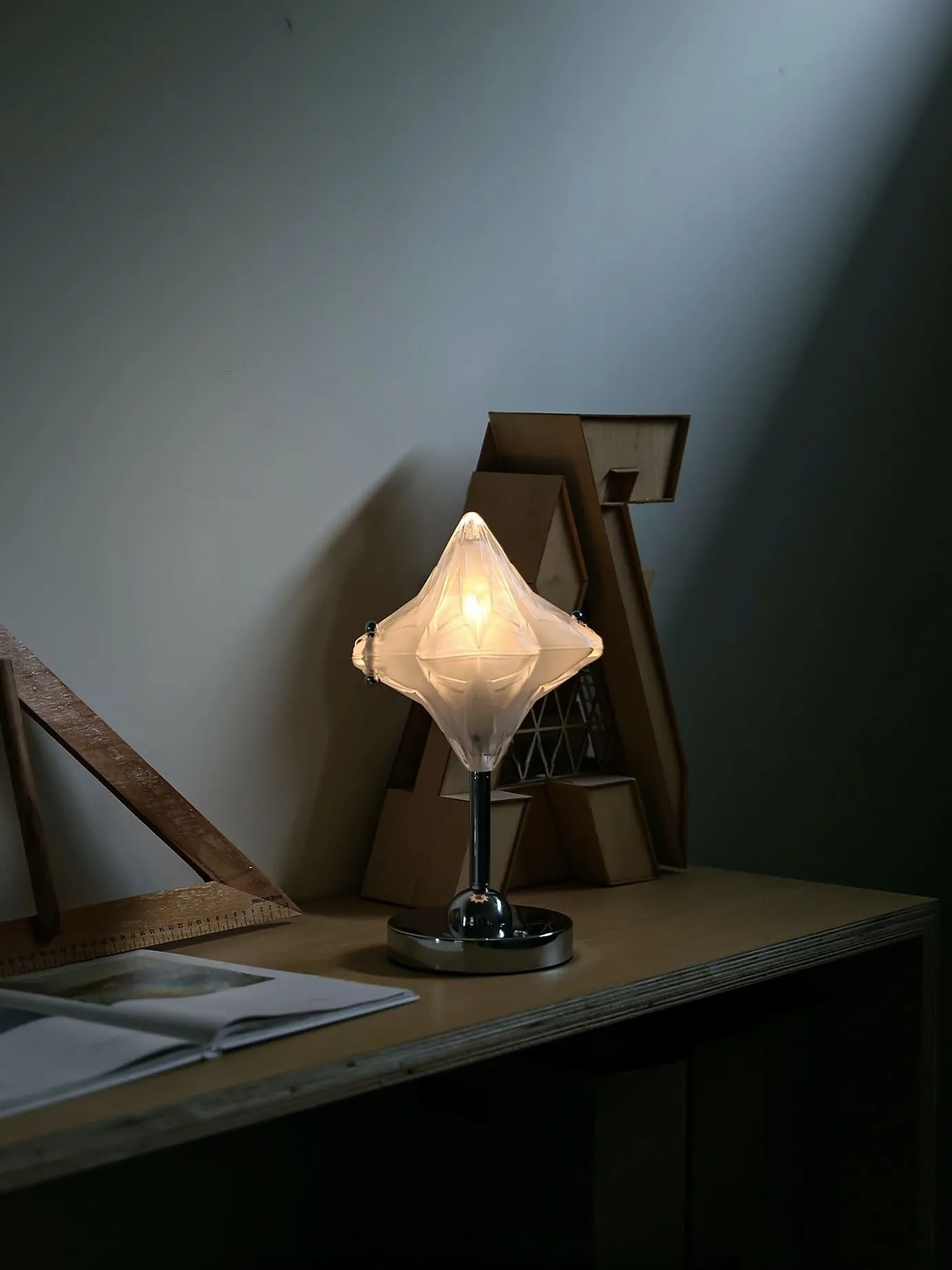 Art Deco Star Table Lamp - Frosted Glass Light for Modern Bedrooms - Astris Lyra T436