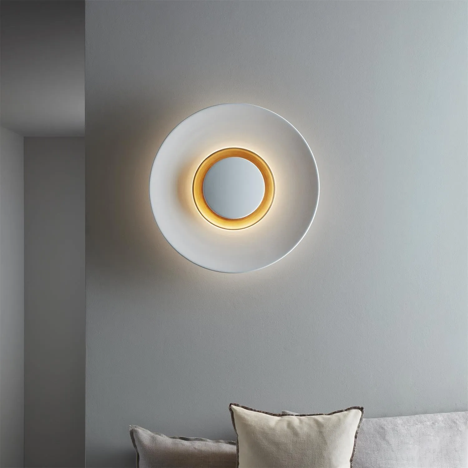Round Simple Style Wall Light P009