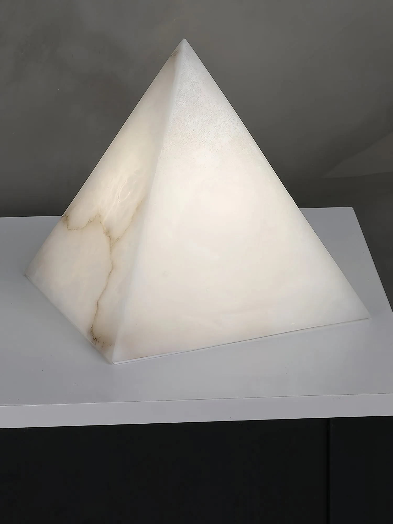 Alabaster Pyramid Table Lamp T1652