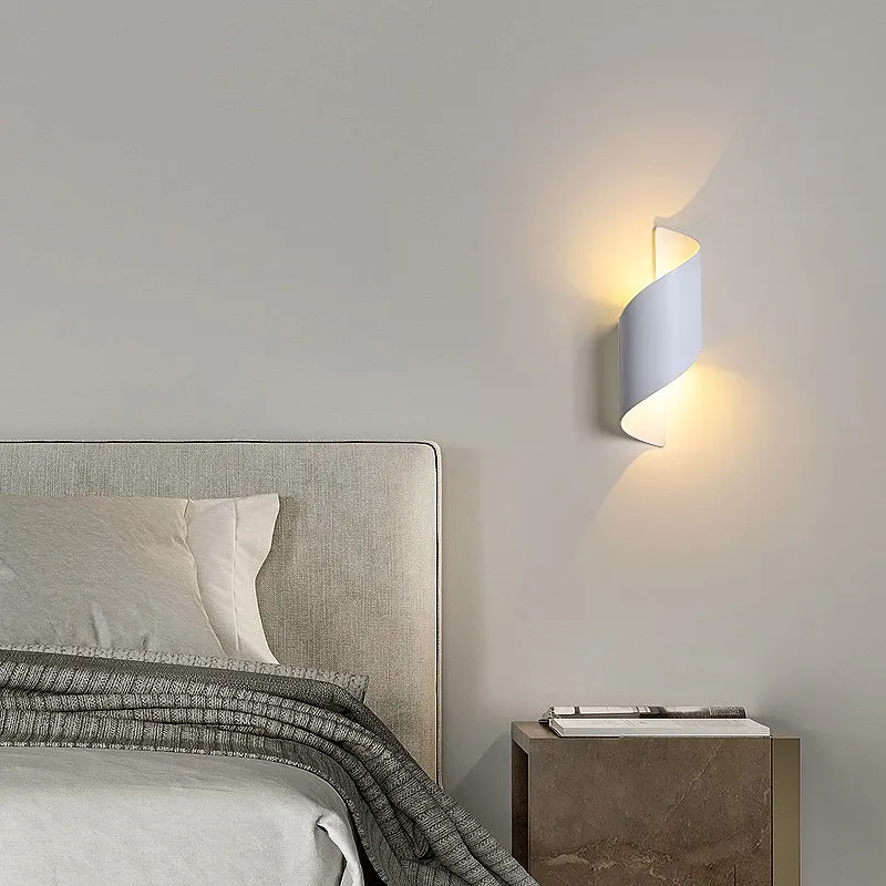 Modern Curl Twisted LED Wall Light M38