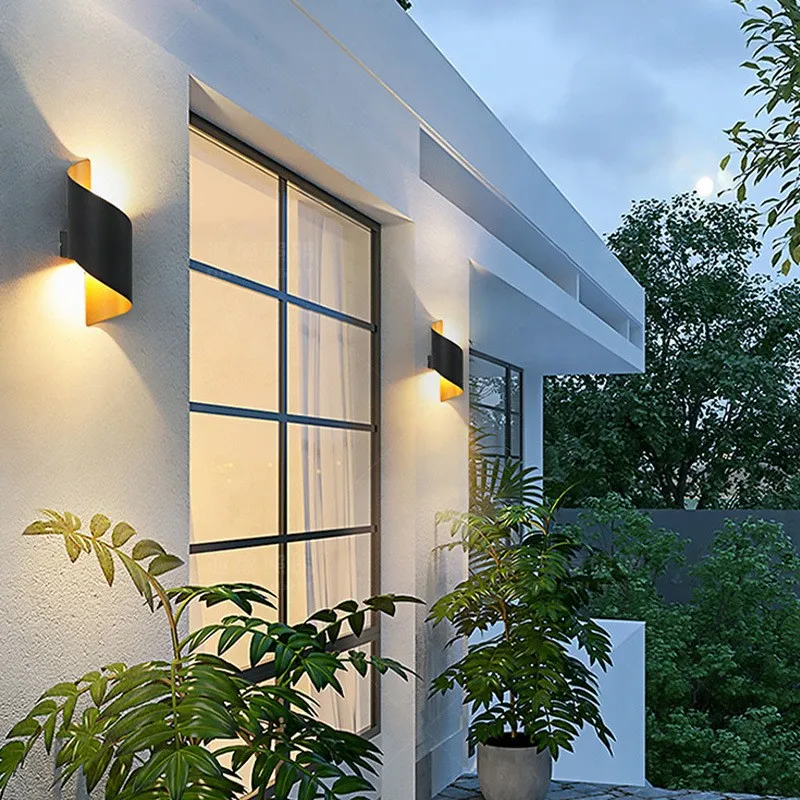 Modern Curl Twisted LED Wall Light M38