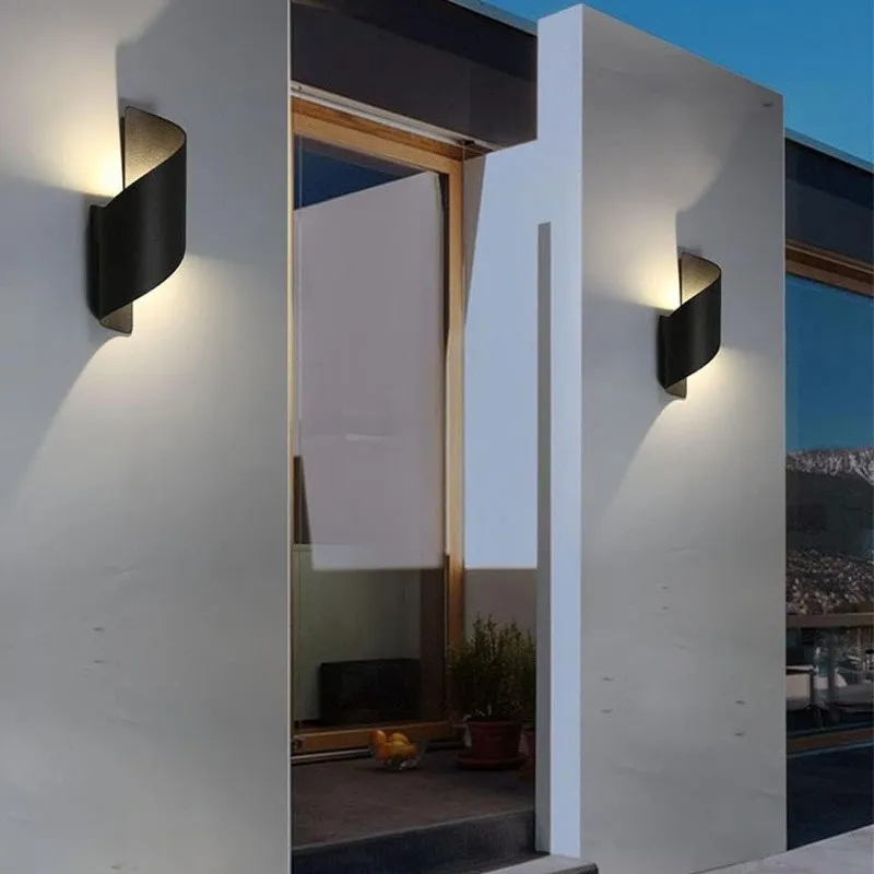 Modern Curl Twisted LED Wall Light M38