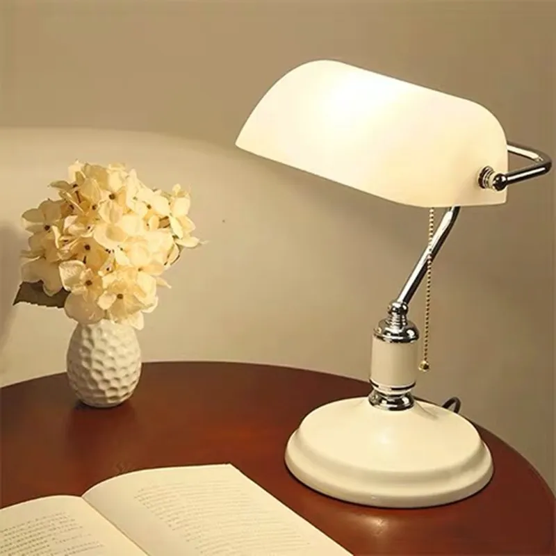 Nostalgic Vintage Table Lamp