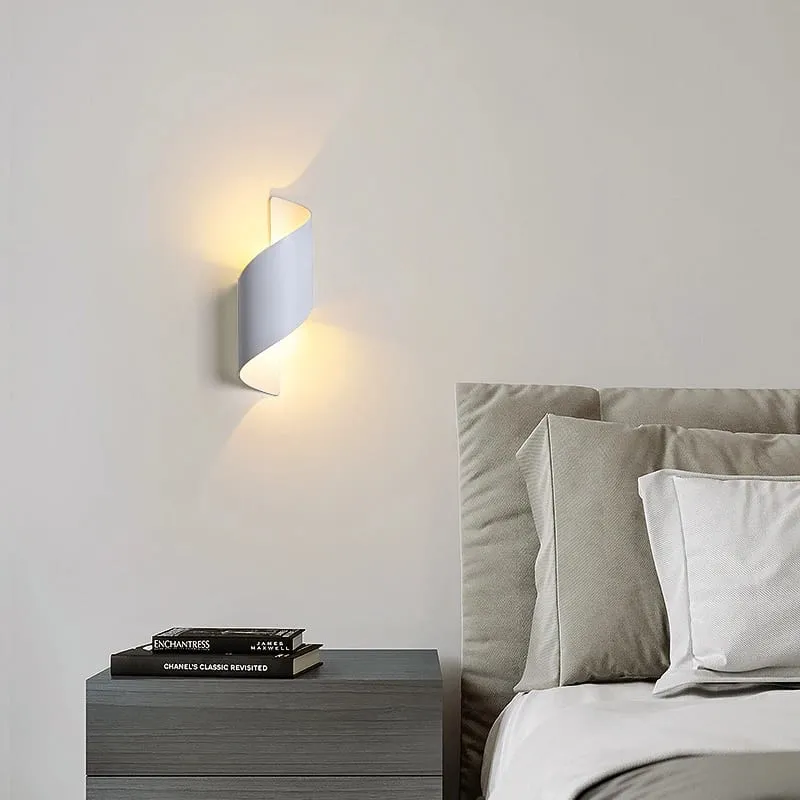 Modern Curl Twisted LED Wall Light M38