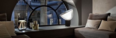 ピエルジャコモカスティリオーニ：最高のタッチャテーブルランプと他のランプを持っている